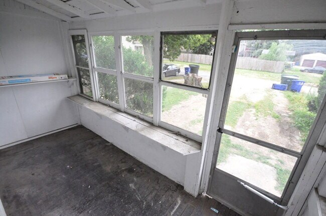 Building Photo - 25 E Blake Ave