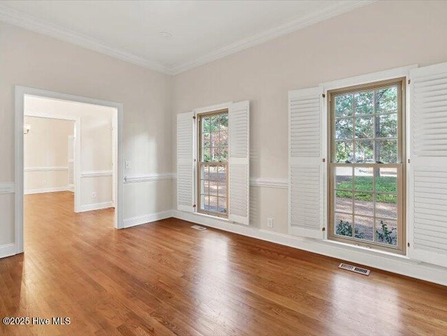 Building Photo - 110 Pine Cone Way