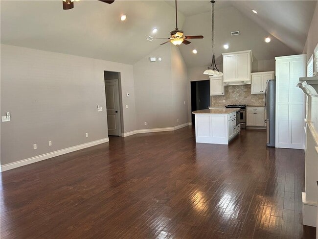 Building Photo - 5912 W Willow St