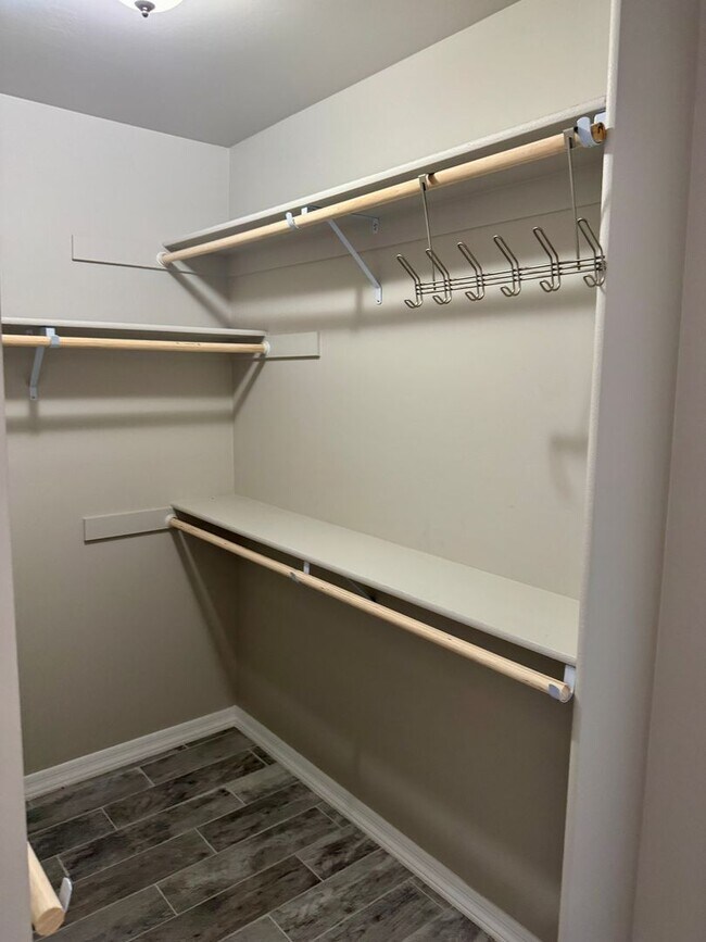 Building Photo - Enjoy the afternoon views in the 3 Bedroom...