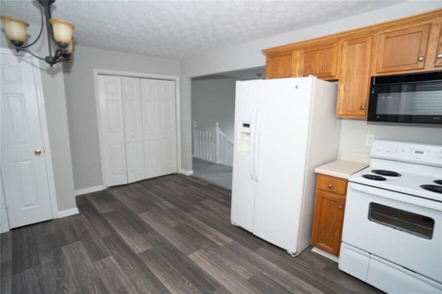 Building Photo - 52 Fieldstone Ct
