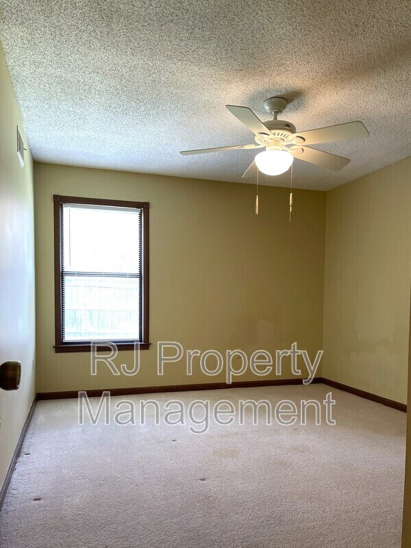 Building Photo - 421 Griffon Dr