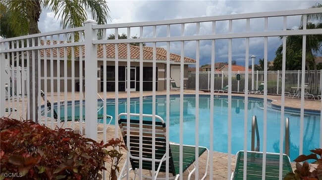 Building Photo - 2054 Willow Branch Dr