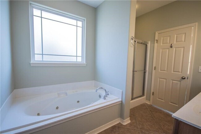 Building Photo - 3203 SW Camden Dr