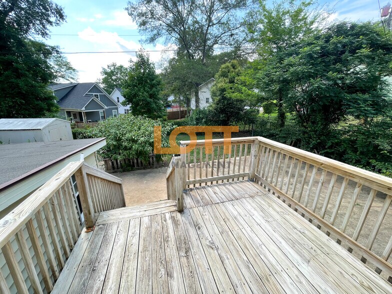 Building Photo - 294 Werts St