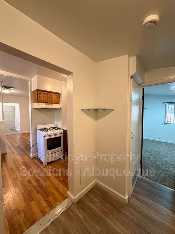 Building Photo - 313 Cornell Dr SE