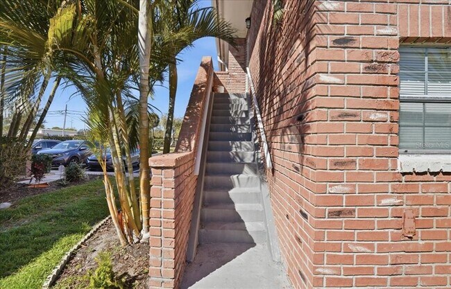 Building Photo - 3580 38th Ave S