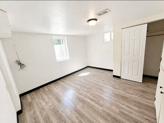 Building Photo - 505 13th Ave