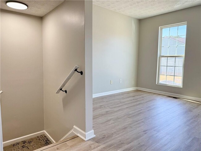 Building Photo - 1708 Redan E