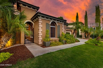 Building Photo - 904 E Mead Dr
