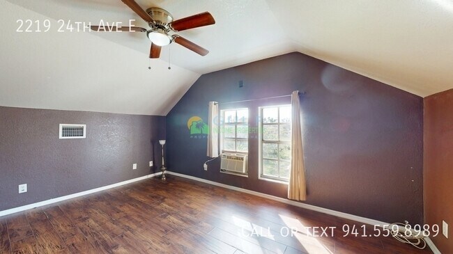 Building Photo - 2219 24th Ave E