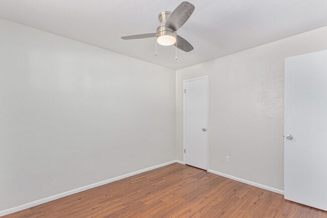 Building Photo - Renovated 2 bed | 1 bath - Central Tempe Location!