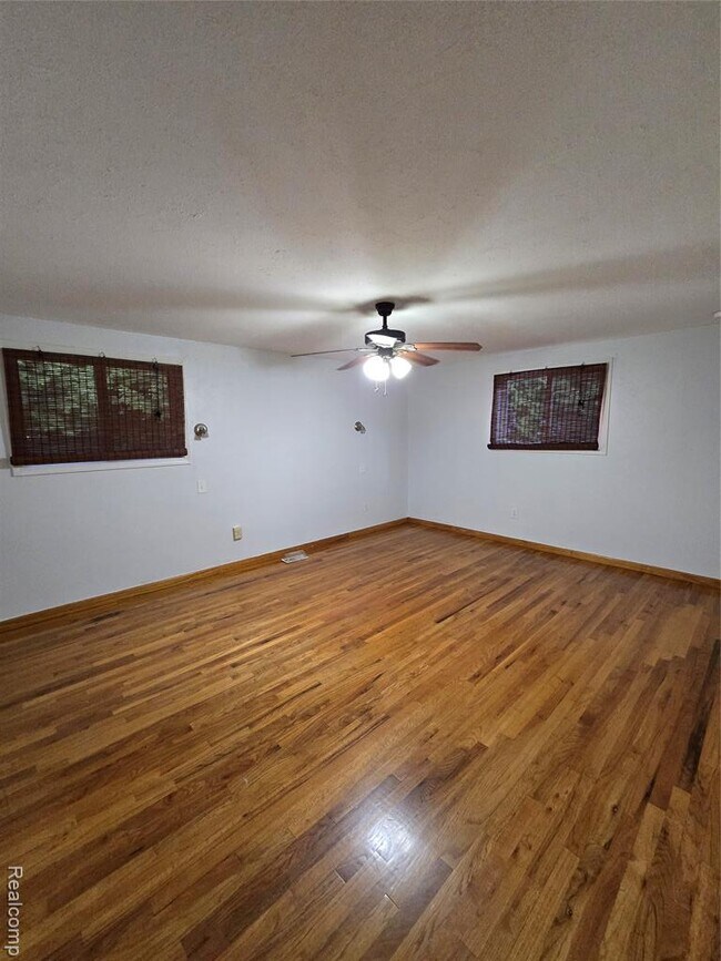 Building Photo - 2310 Cumberland Dr