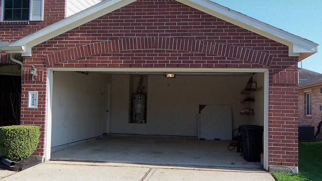 Building Photo - 10219 Riderdale Park Ln