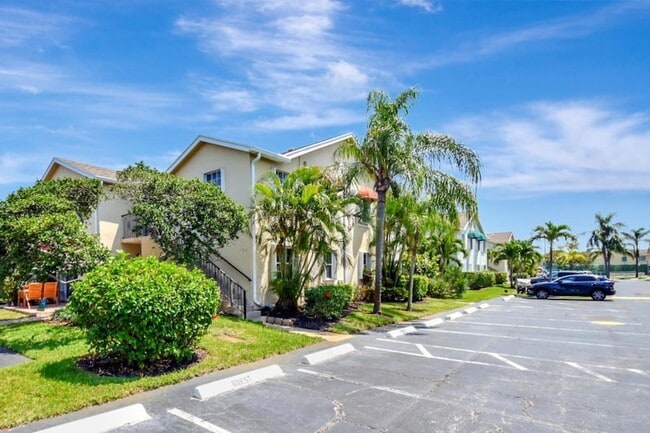 Building Photo - 621 Waterside Dr