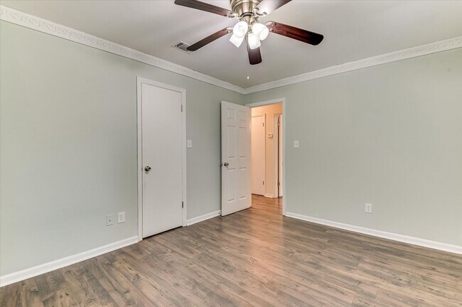 Building Photo - 230 Ronstadt Dr
