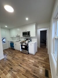 Building Photo - 4 Hilton St