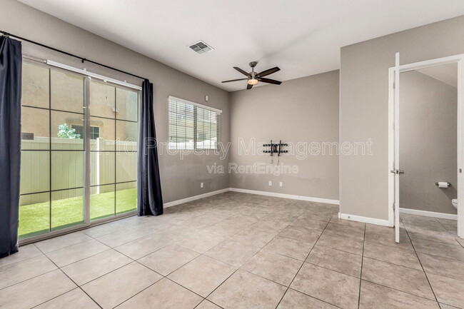 Building Photo - 1367 S Country Club Dr
