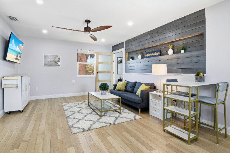 Building Photo - 3114 Dupont St S