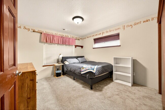 Building Photo - 1719 Lithia Way