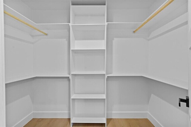 Building Photo - 5102 Summerset Trail