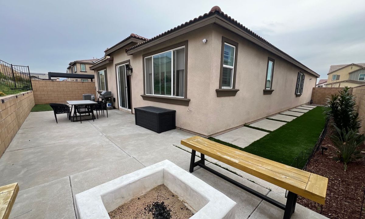 Building Photo - 16746 Mistletoe