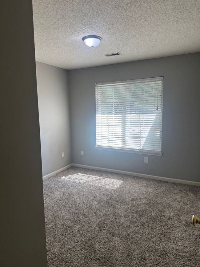 Building Photo - 1309 W London Dr