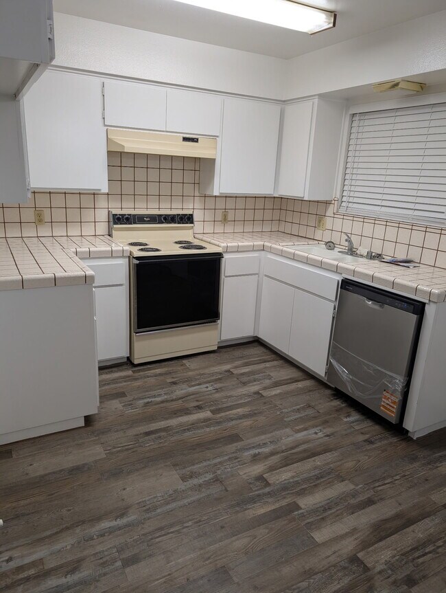 Building Photo - 2612 Huntsman Ave