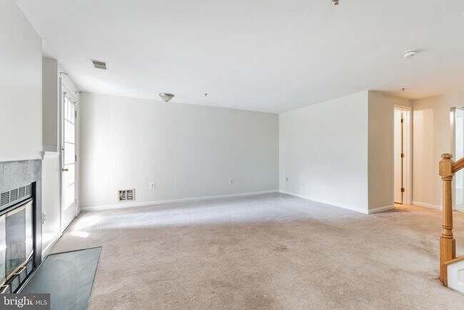 Building Photo - 2519 Dog Leg Ct