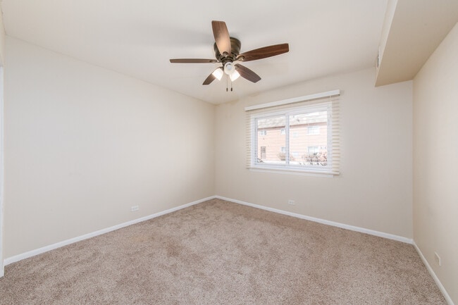 Building Photo - 9379 Bay Colony Dr