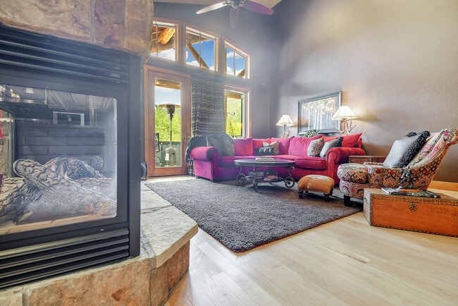 Building Photo - Downtown Frisco! Tons of space, amazing lo...