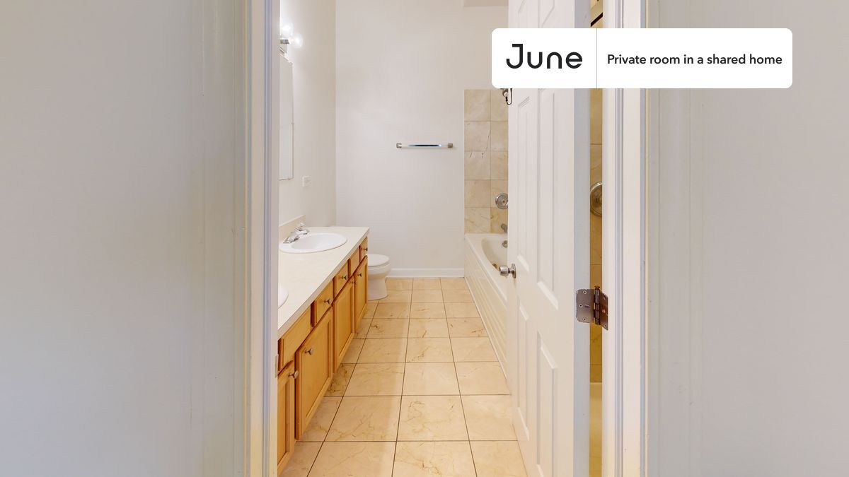 Building Photo - Room in Shared 3 bed/2 bath home