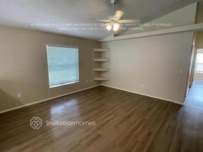 Building Photo - 472 Winding Oak Ln