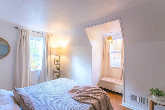 Building Photo - 1322 Jackson Rd