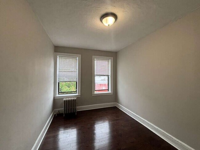Building Photo - 54 Linden Ave