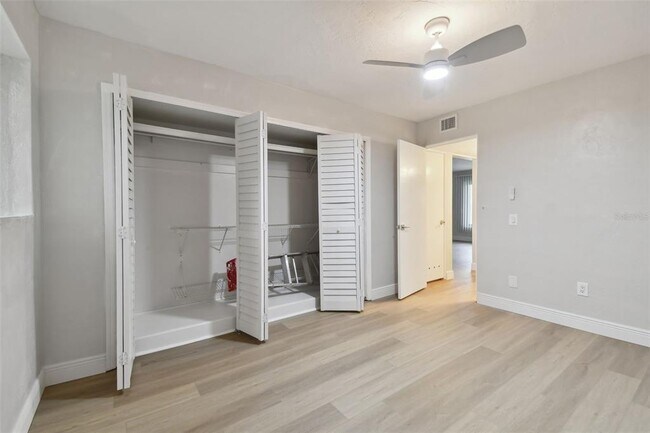 Building Photo - 2433 Brazilia Dr