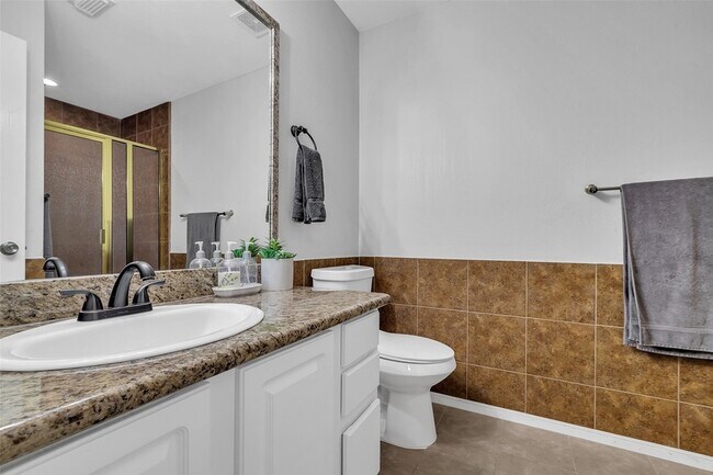 Building Photo - 211 Maple Path Pl