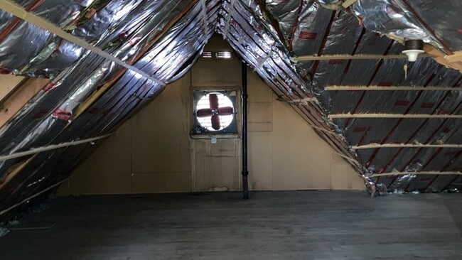 Building Photo - 1076 Sherwood Dr