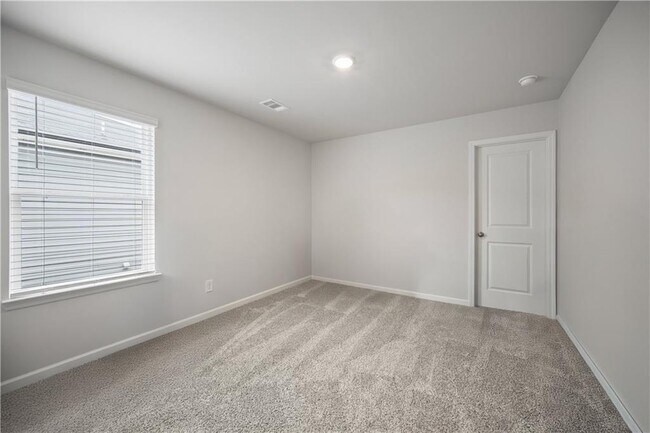 Building Photo - 107 Meander Dr