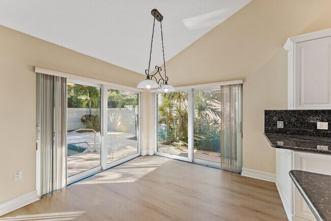 Building Photo - 118 Knoll Way
