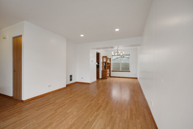 Building Photo - 1127 Ashbrook Dr
