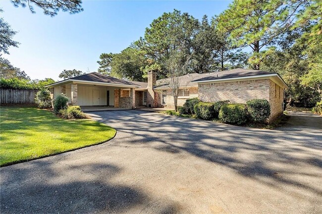 Building Photo - 1005 Westbury Dr