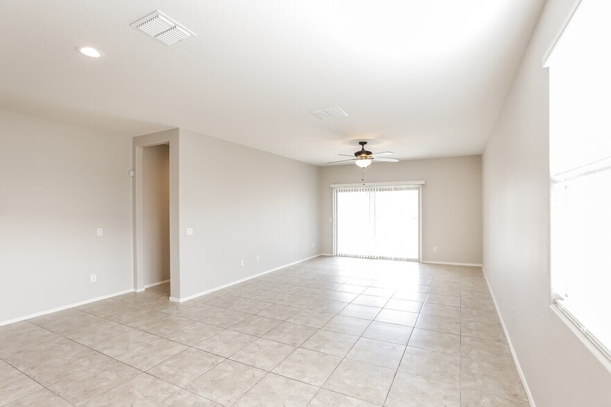 Building Photo - 25562 W Desert Dr