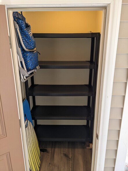 (1/3) The unit includes 3 outdoor, lockable storage closets. Approximately 5'x5'. - 424 Commerce Ave