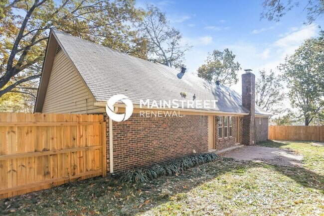 Building Photo - 5 Bedroom Pet-Friendly Home in Memphis, TN with Main Street Renewal