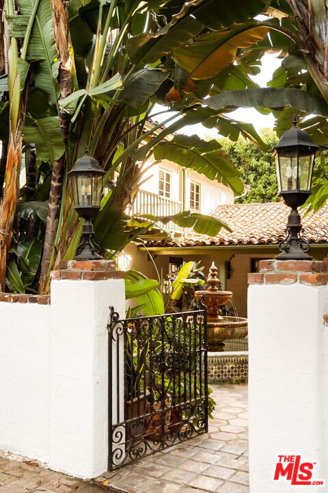 Building Photo - 1800 Outpost Dr