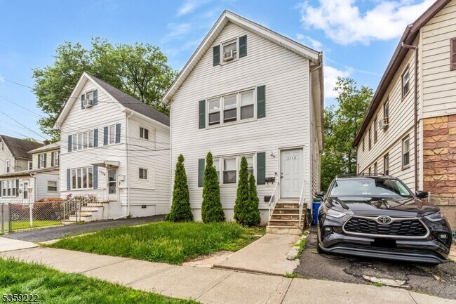 Building Photo - 1112 Thompson Ave