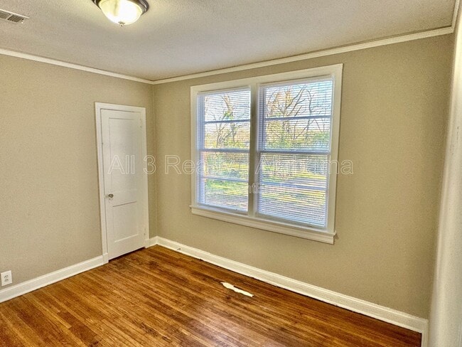 Building Photo - 115 Oak Forest Dr