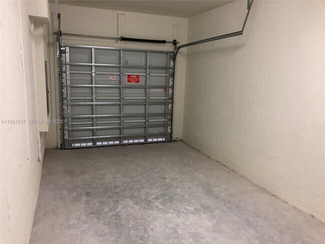 Building Photo - 105 SE 33rd Terrace