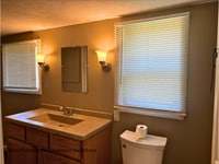 Building Photo - Large and Sunny 3 Bed 1 Bath Home Availabl...